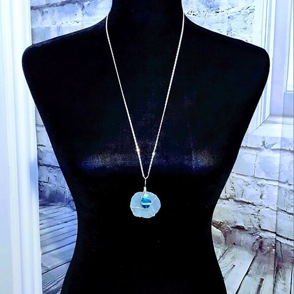 SEA GLASS ON SILVER PLATED CHAIN BEACHY NECKLACE - Picture 4 of 9